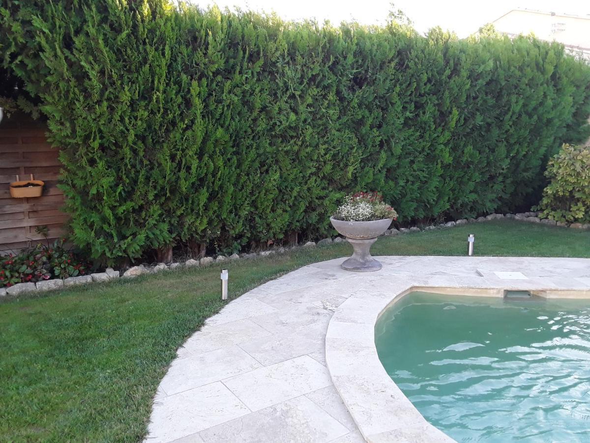 Ferienwohnung Yofanto Sénas Exterior foto