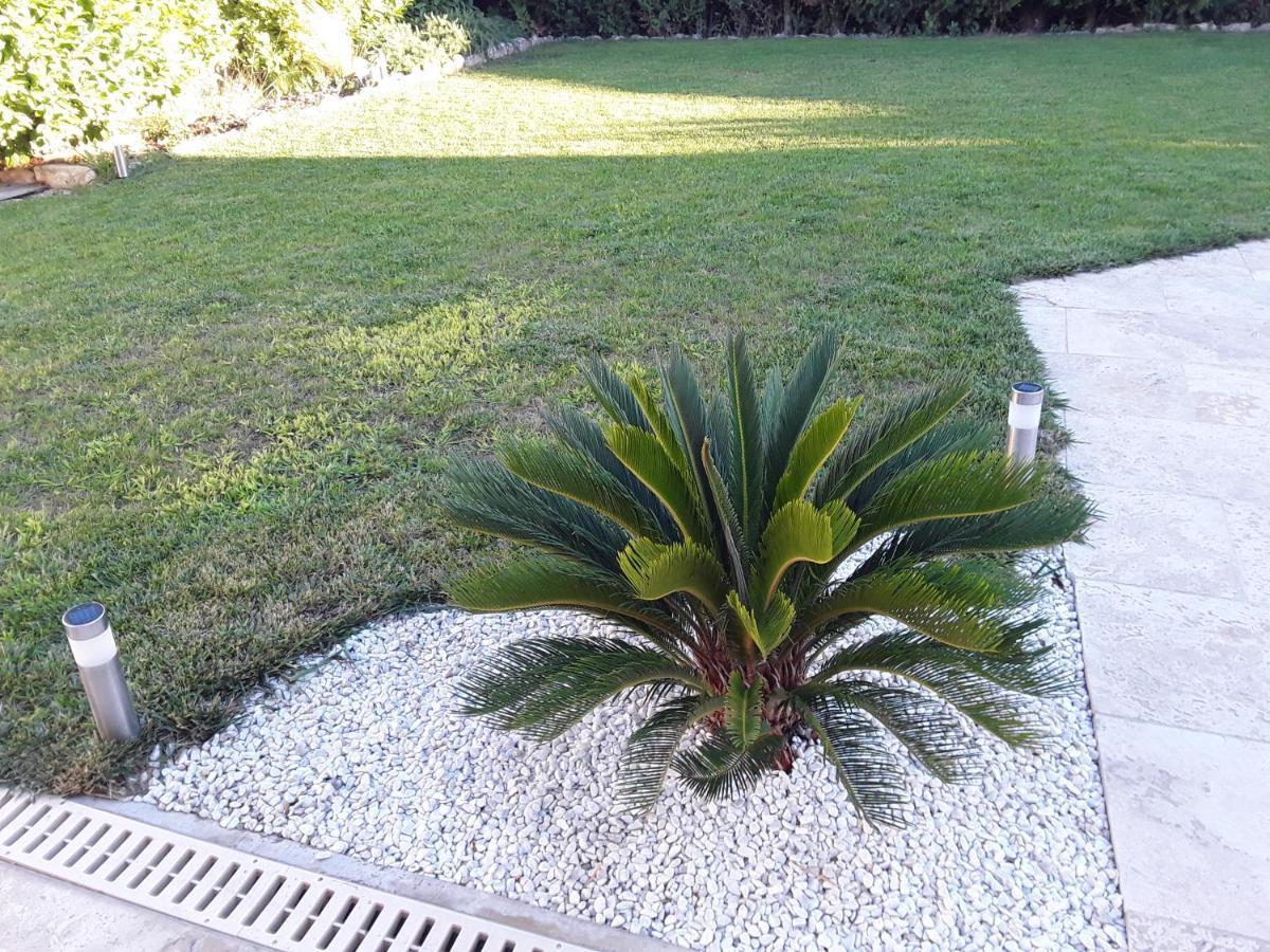 Ferienwohnung Yofanto Sénas Exterior foto